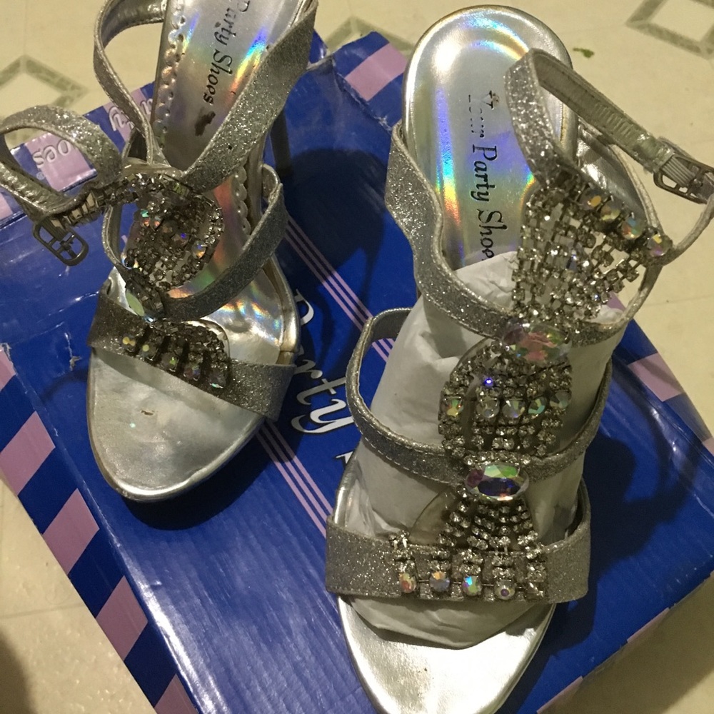 Shoes - Picture 3 of 4